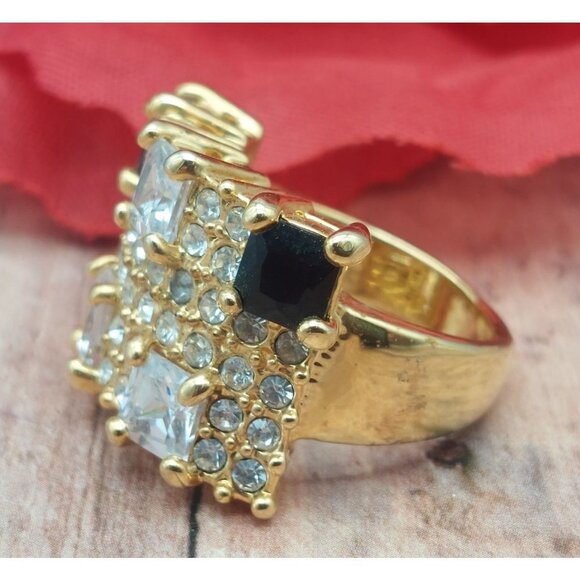 NWOT Gold Tone Crystal Covered Cocktail Fashion Ring Size 6.5 - Picture 3 of 8